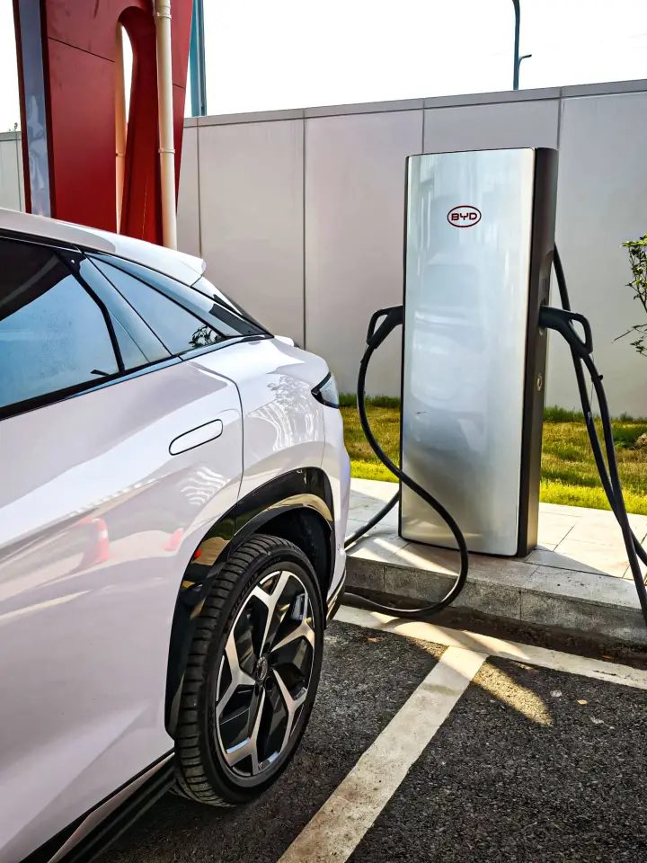 BYD Atto 3 på hurtiglader
