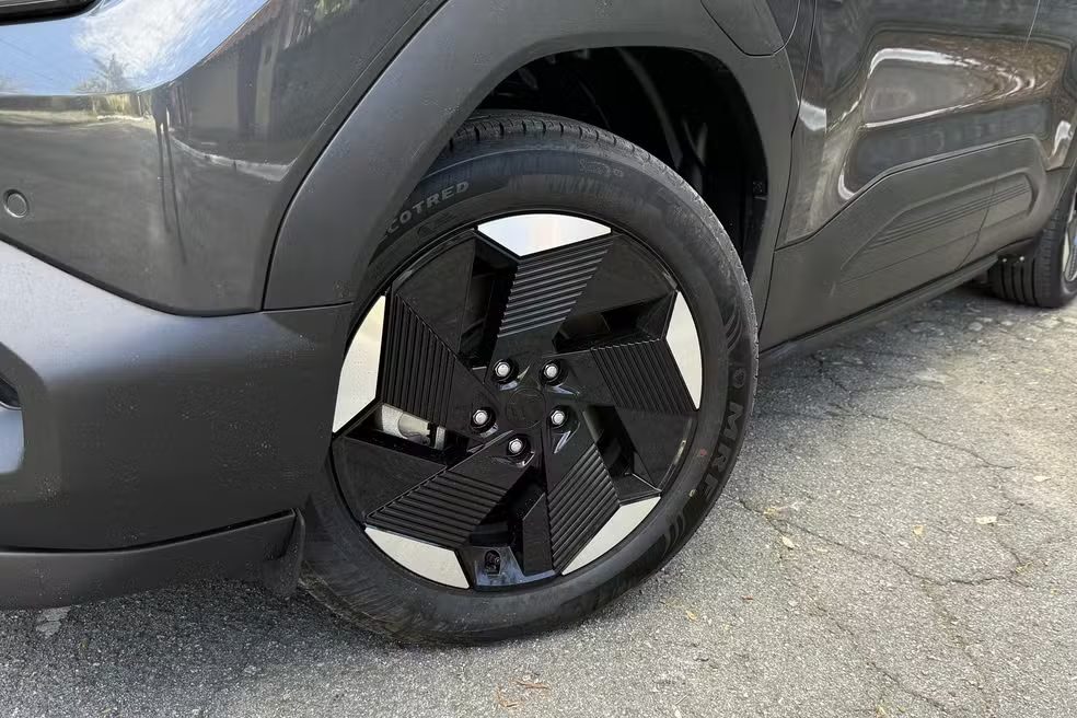 felg og dekk på Suzuki e Vitara