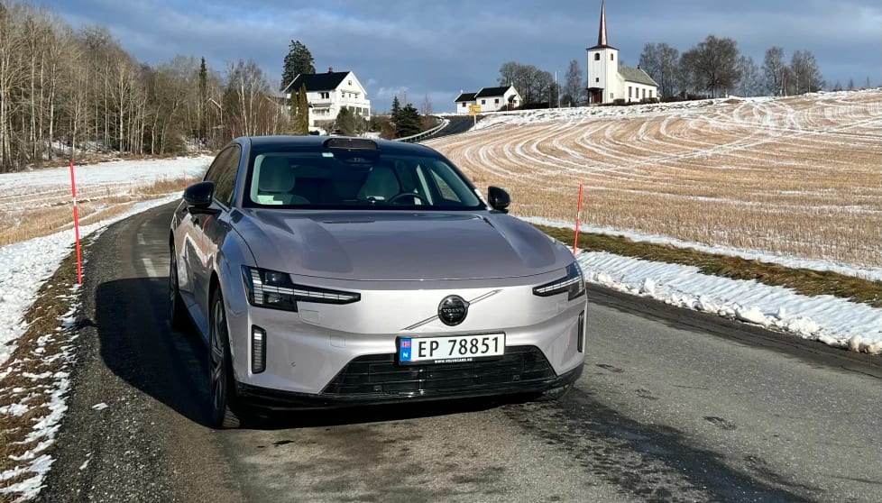 Volvo ES90 på vinterføre