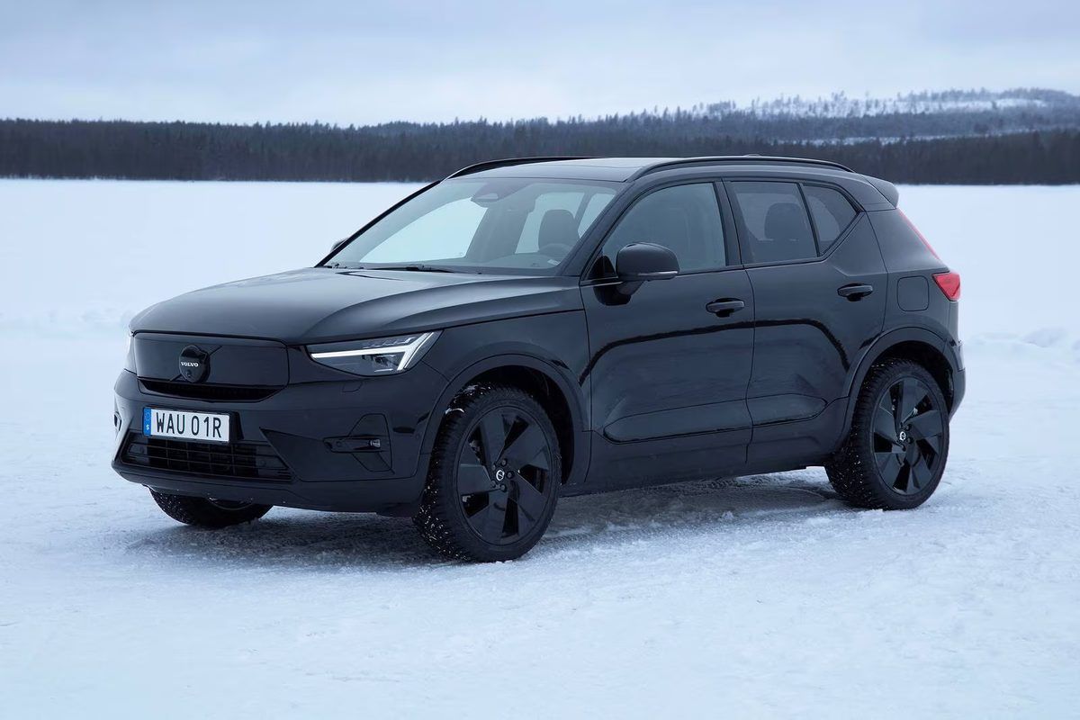 Volvo EX40 på vinterføre